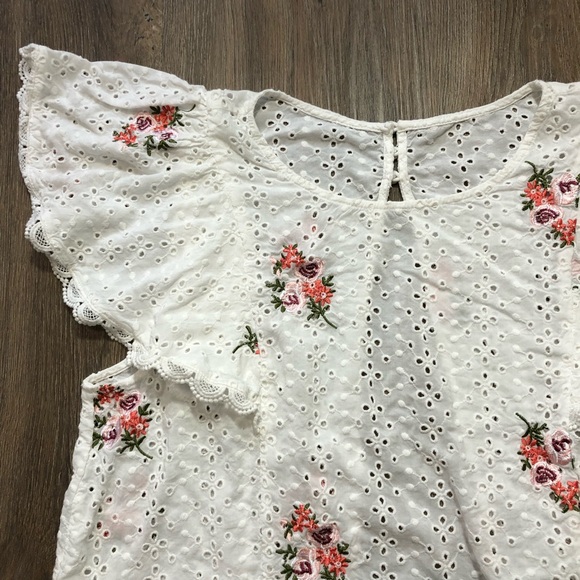 Vintage Tops - Vintage Embroidered Eyelet Crop Top